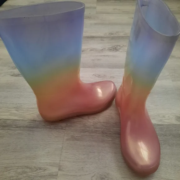 Girls Rainbow Gradient Rain Boots - Picture 2 of 9